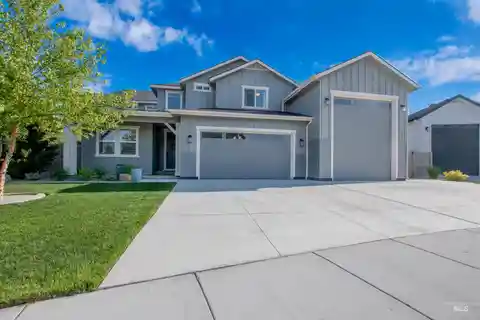 Refined Luxury Awaits in Sky Mesa