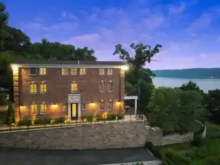 One-of-a-kind Waterfront Oasis