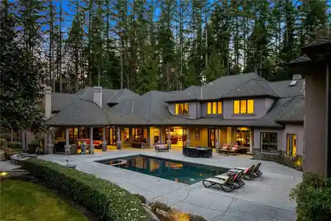 Stunning Estate Embodying Pacific Northwest Grandeur