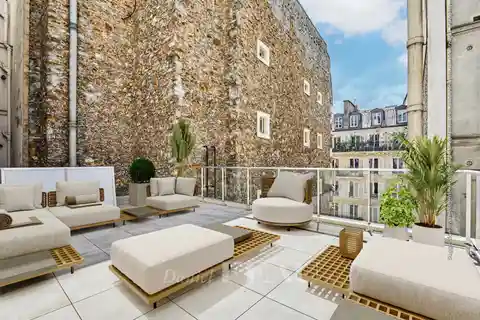 Completely Renovated Townhouse