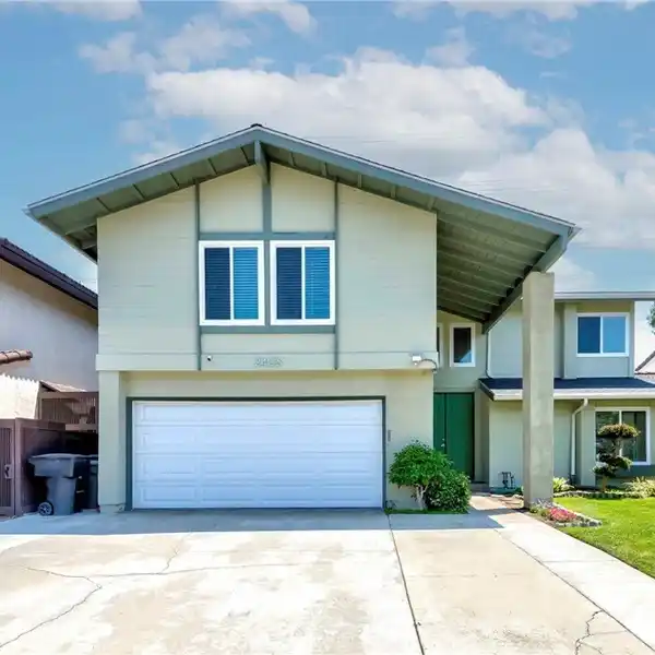 WONDERFUL TWO-STORY HOME IN IDEAL LOCATION