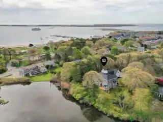 Contemporary Colonial on Snows Creek