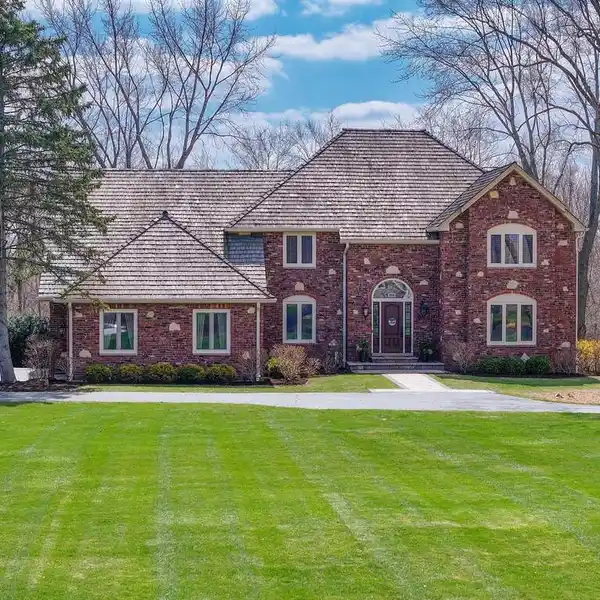 ALL-BRICK HOME IN SOUGHT-AFTER BEAVER CREEK