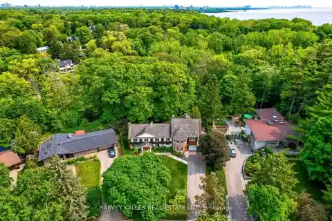 Exceptional Estate Home in Prestigious Rattray Marsh