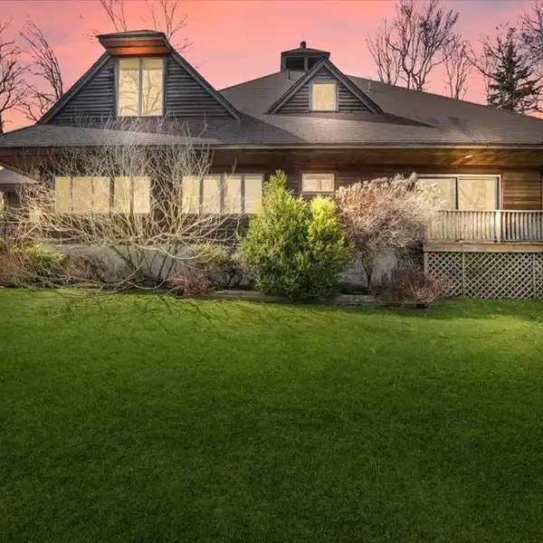 PRESTIGIOUS GATED ESTATE WITH MODERN REFINEMENTS