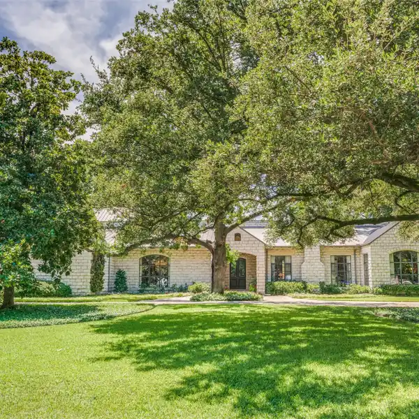 CUSTOM DESIGNED TEXAS HILL COUNTRY OASIS