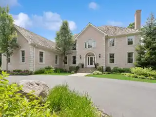 Show-Stopping Georgian Residence in Lake Bluff