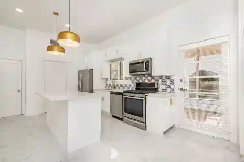 Rugby Road Beauty with Guest Cottage
