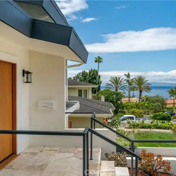 BREATHTAKING OCEAN VISTAS