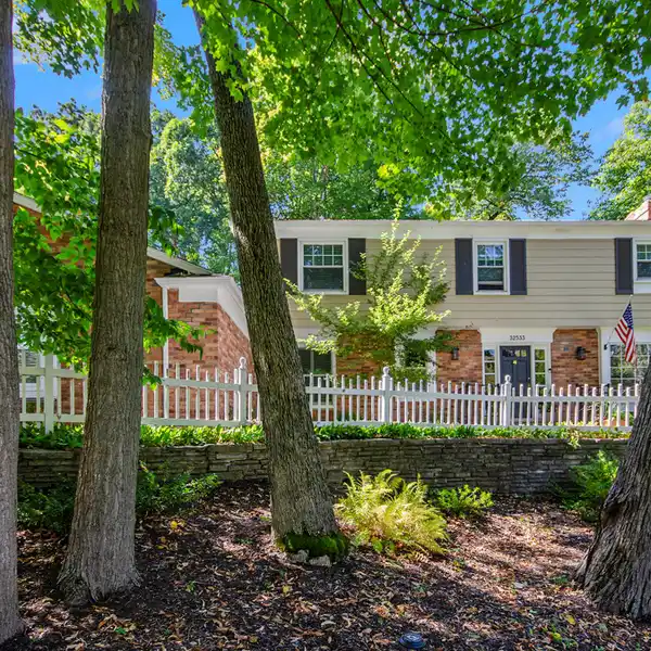 WOODLAND ESCAPE WITH VAULTED CHARM AND SCENIC DECKS