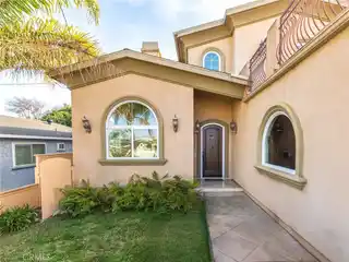 Spacious and Thoughtfully Designed Home in the Heart of El Segundo