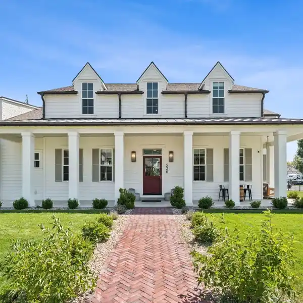 TIMELESS ELEGANCE WITH MODERN COMFORT IN MIDWAY