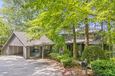 Mountain Retreat in Prestigious Champion Hills