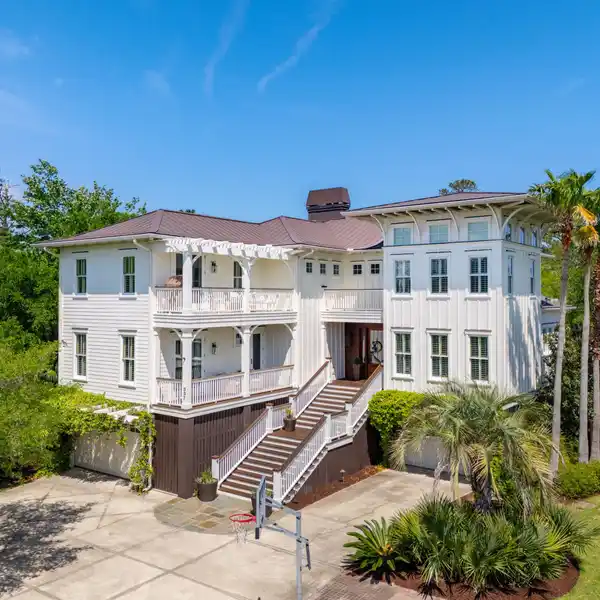 FLEXIBLE LIVING IN A CONVENIENT LOCATION