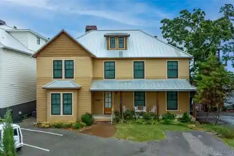 Fully Furnished with a Flowing Floor Plan