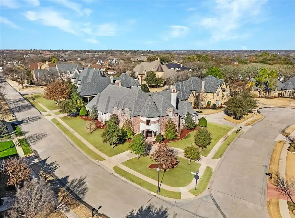 Exquisite Residence in the Gated Castleton Manor of Colleyville