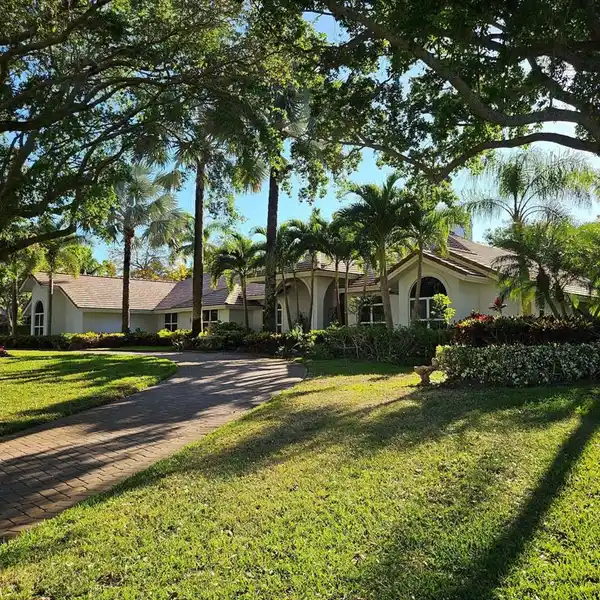 STUNNING HOME IN THE PRESTIGIOUS FIELDBROOK COMMUNITY