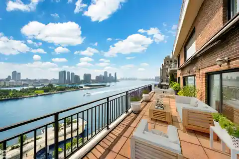 Extraordinary High-floor Rental