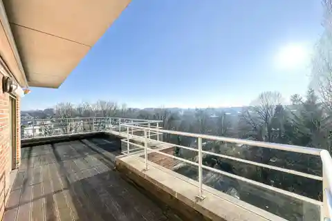 Bright Penthouse with a Large Terrace