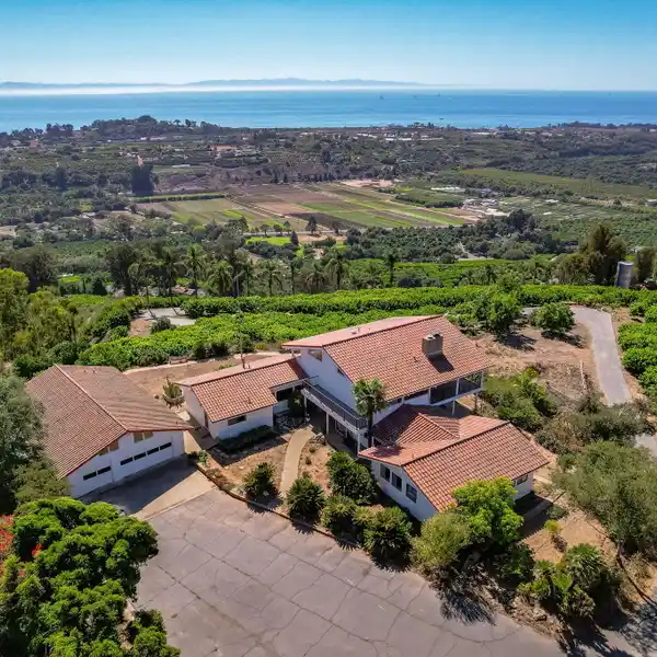 PANORAMIC OCEANVIEW RANCH WITH EXPANSIVE ACREAGE