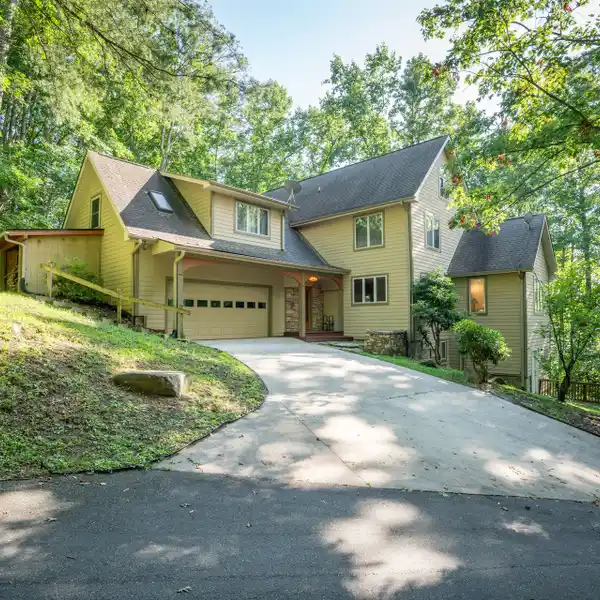 SPACIOUS MOUNTAIN RETREAT