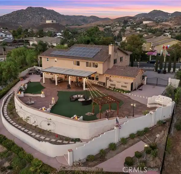EXQUISITE ESTATE IN TRANQUIL NORCO HILLS