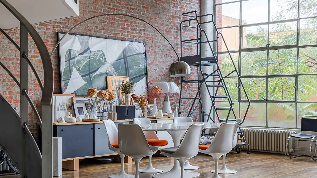 Exceptional Loft in Ideal Location