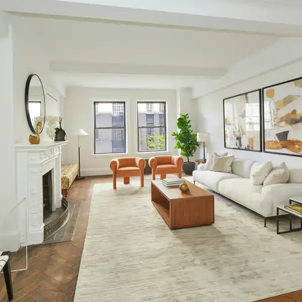 GRAND-SCALE CLASSIC SEVEN-ROOM HOME