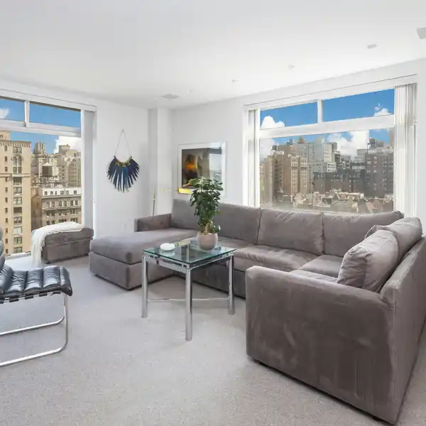 LIGHT-FILLED HOME WITH STUNNING VIEWS