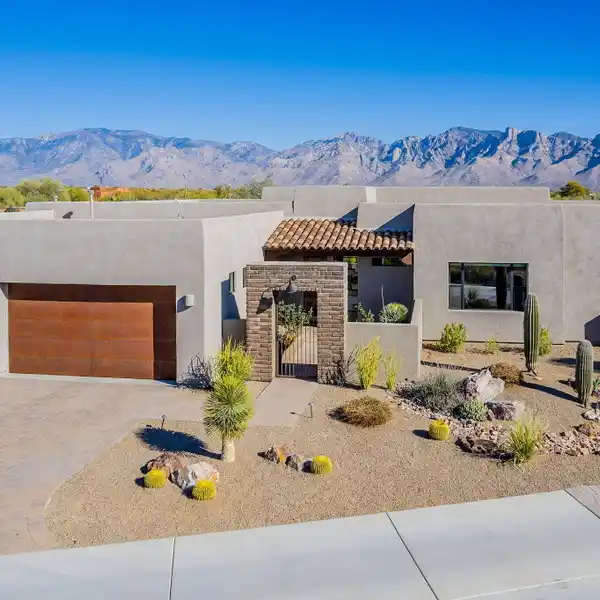 LA CANADA RIDGE HOME WITH MAJESTIC VIEWS
