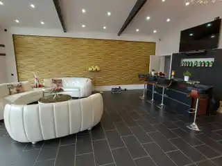 Villa with Exclusive Furnishings in a Fantastic Lakeside Location