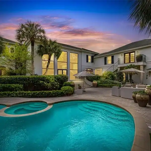 ELEGANT HOME NEAR THE CLOISTER