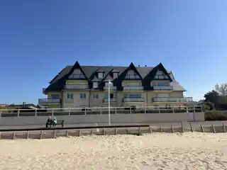 Elegant Seafront Flat with Three Balconies