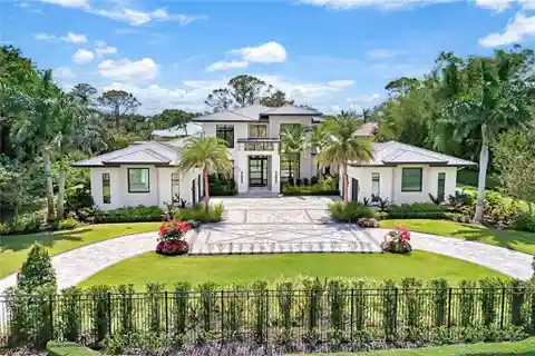 Stunning Modern Luxury Estate in Naples