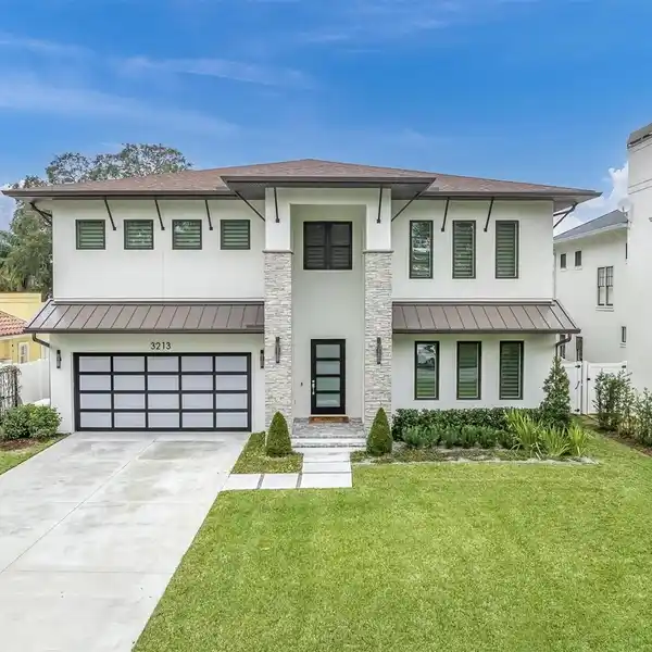 MODERN ELEGANCE WITH COASTAL CHARM