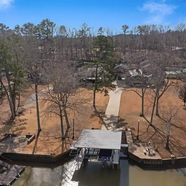 SPECTACULAR WATERFRONT ESTATE