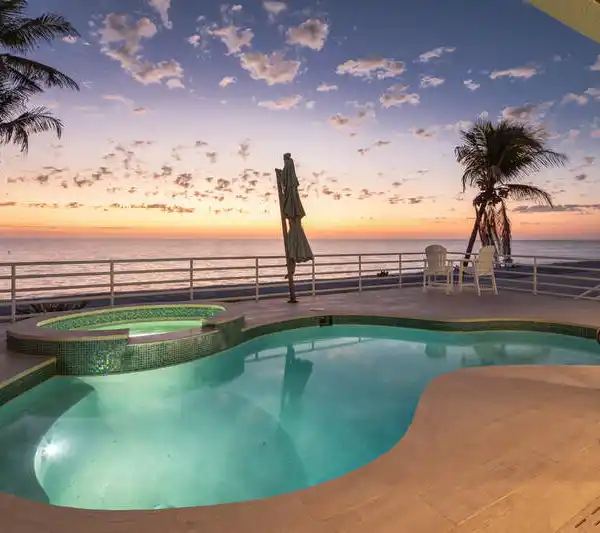 REMODELED COASTAL CONTEMPORARY BEACHFRONT COTTAGE