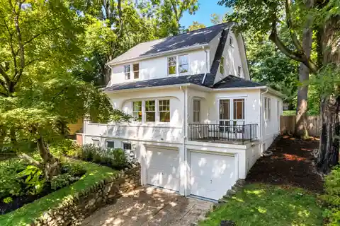 Inviting Colonial in Philipse Manor