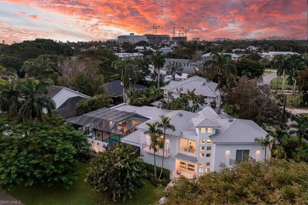 Stunning Contemporary Residence in the Heart of Old Naples
