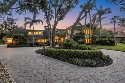 Private Riverview Retreat Surrounded by Lush Greenery