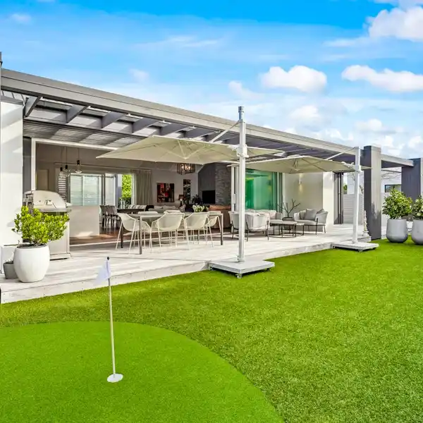 SOPHISTICATED LODGE LIVING IN THE MATAKANA VILLAGE