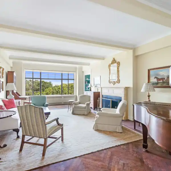 REMARKABLE HOME IN A RENOWNED BUILDING