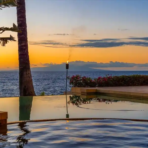 BEAUTIFULLY RENOVATED HOME IN A SOUTH SHORE GATED CONDOMINIUM COMMUNITY