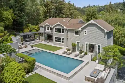 Extraordinary Gated Residence