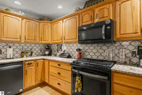 Modern Country Retreat on 5.3 Private Acres