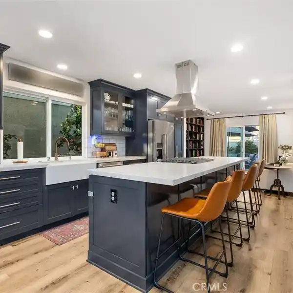 GORGEOUS LAKE PARK HOME