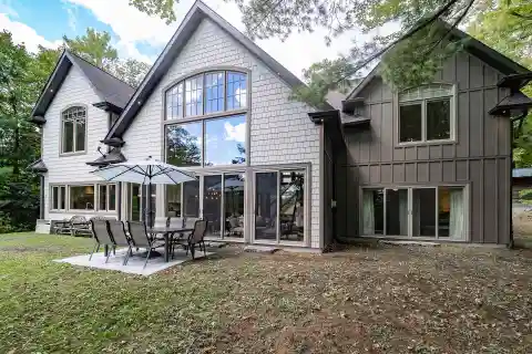 Breathtaking Custom Cottage