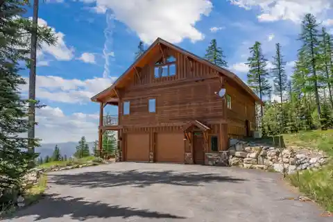 Luxury and Comfort in Coveted Elk Highlands