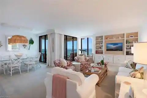 Beautifully Updated Residence at Lausanne