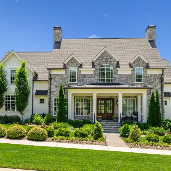 ELEGANT RETREAT IN THE HEART OF THE GROVE